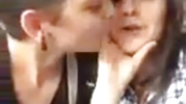 Visoka definicija :  Njene oralne vještine danas su na testu od strane velikog crnog gospodina Hot porn 