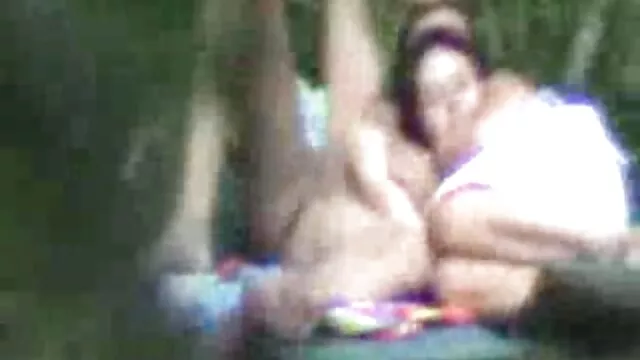 Visoka definicija :  Ta štreberska riba sigurno zna kako da posisa veliki kurac Hot porn 