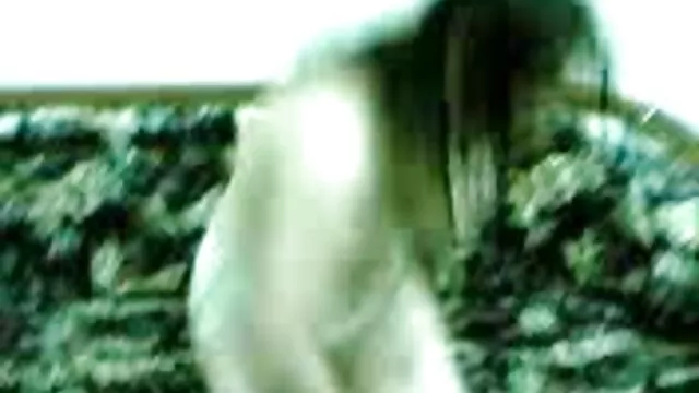 Visoka definicija :  Tri divne porno dame dijele veliki kurac Hot porn 