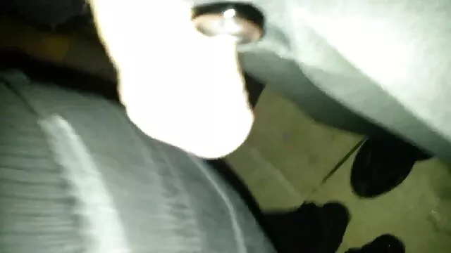 Visoka definicija :  Djevojka sluša muškarce koji je zadovoljavaju dvostrukom penetracijom Hot porn 